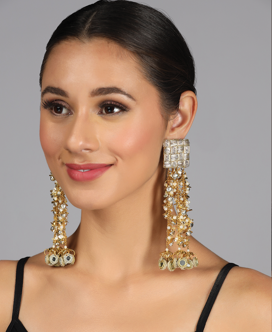 Varg with 3 Chain Earrings with Sheesha