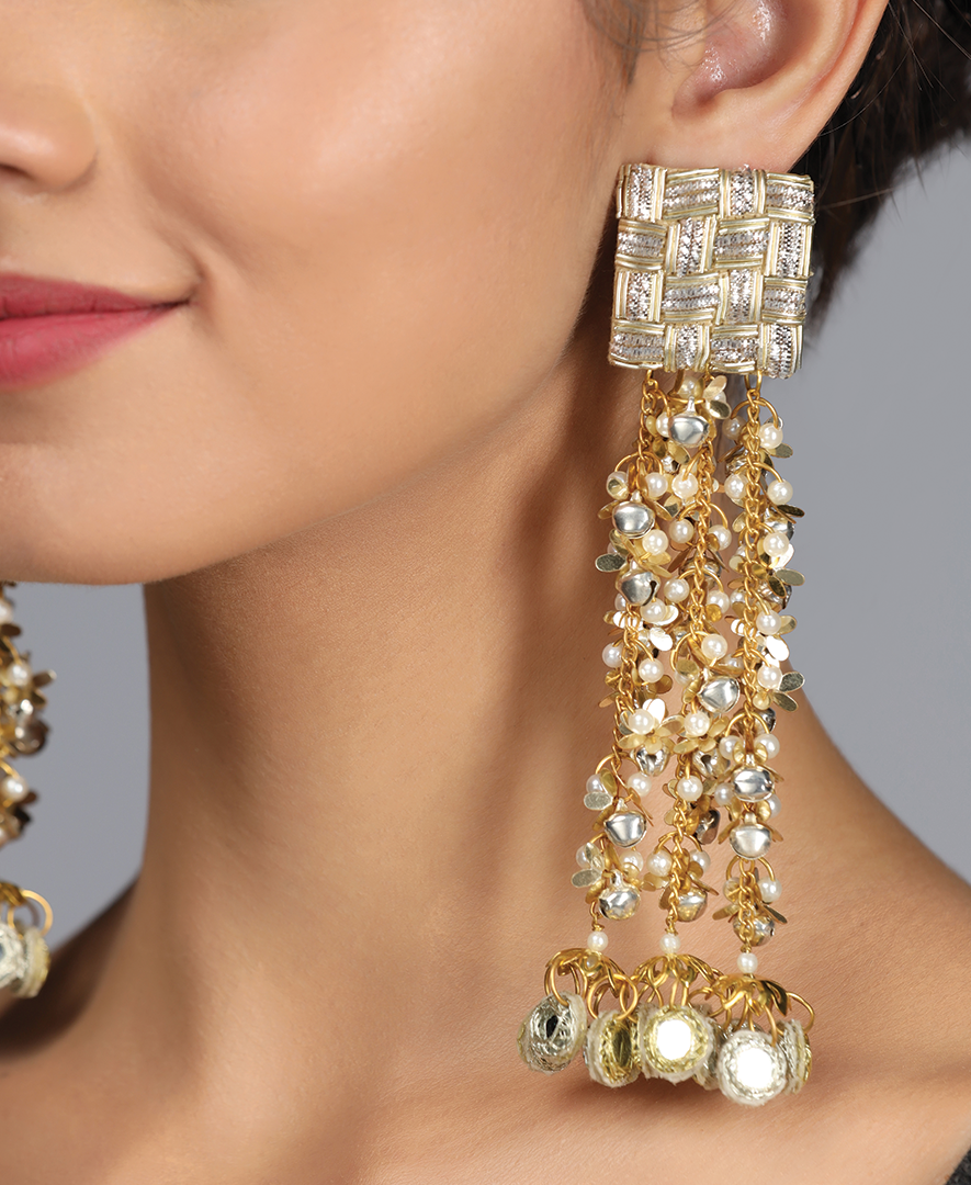 Varg with 3 Chain Earrings with Sheesha