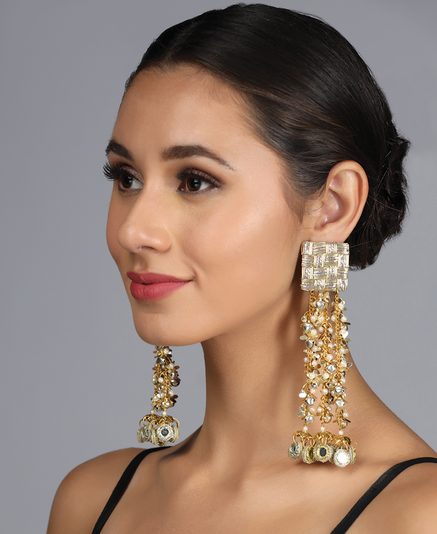 Varg with 3 Chain Earrings with Sheesha