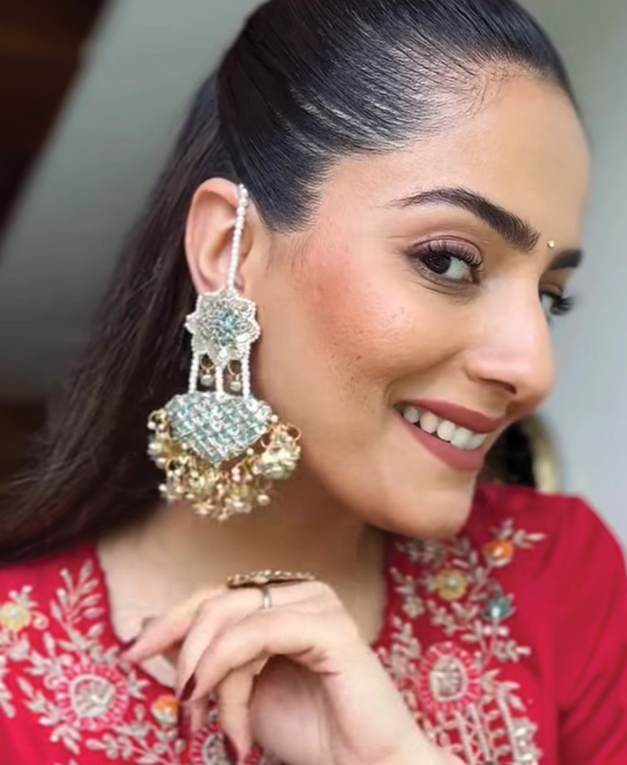 Surbhi Sethi Dua in Latkan Tara Chaand Earrings with Pearl Earchain