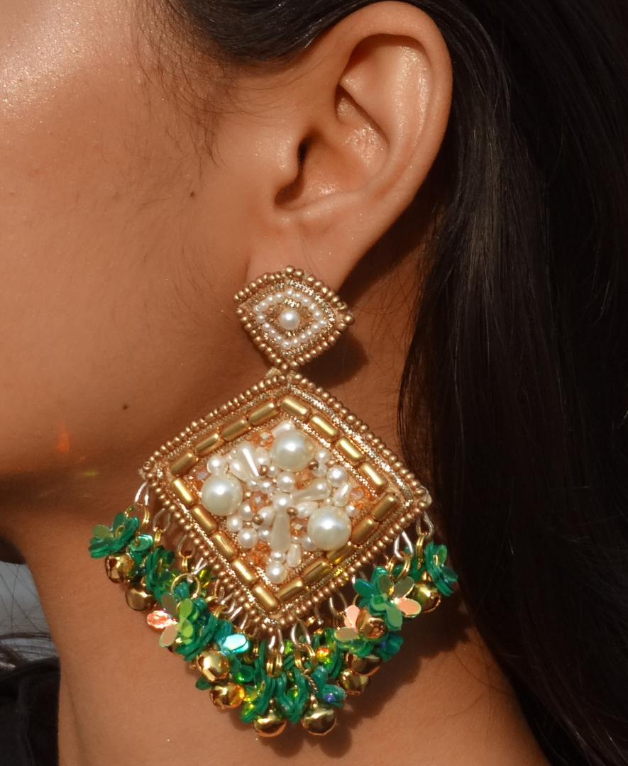 Gold and pearl varg danglers
