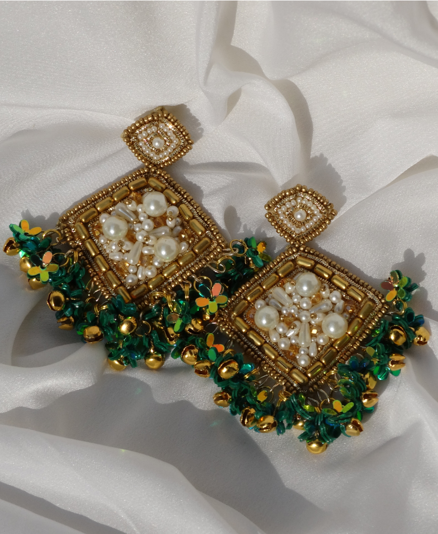 Gold and pearl varg danglers